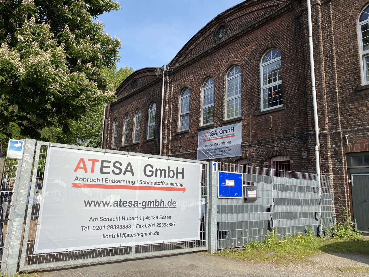 Firmenbeschilderung der ATESA GmbH am Standort in Essen